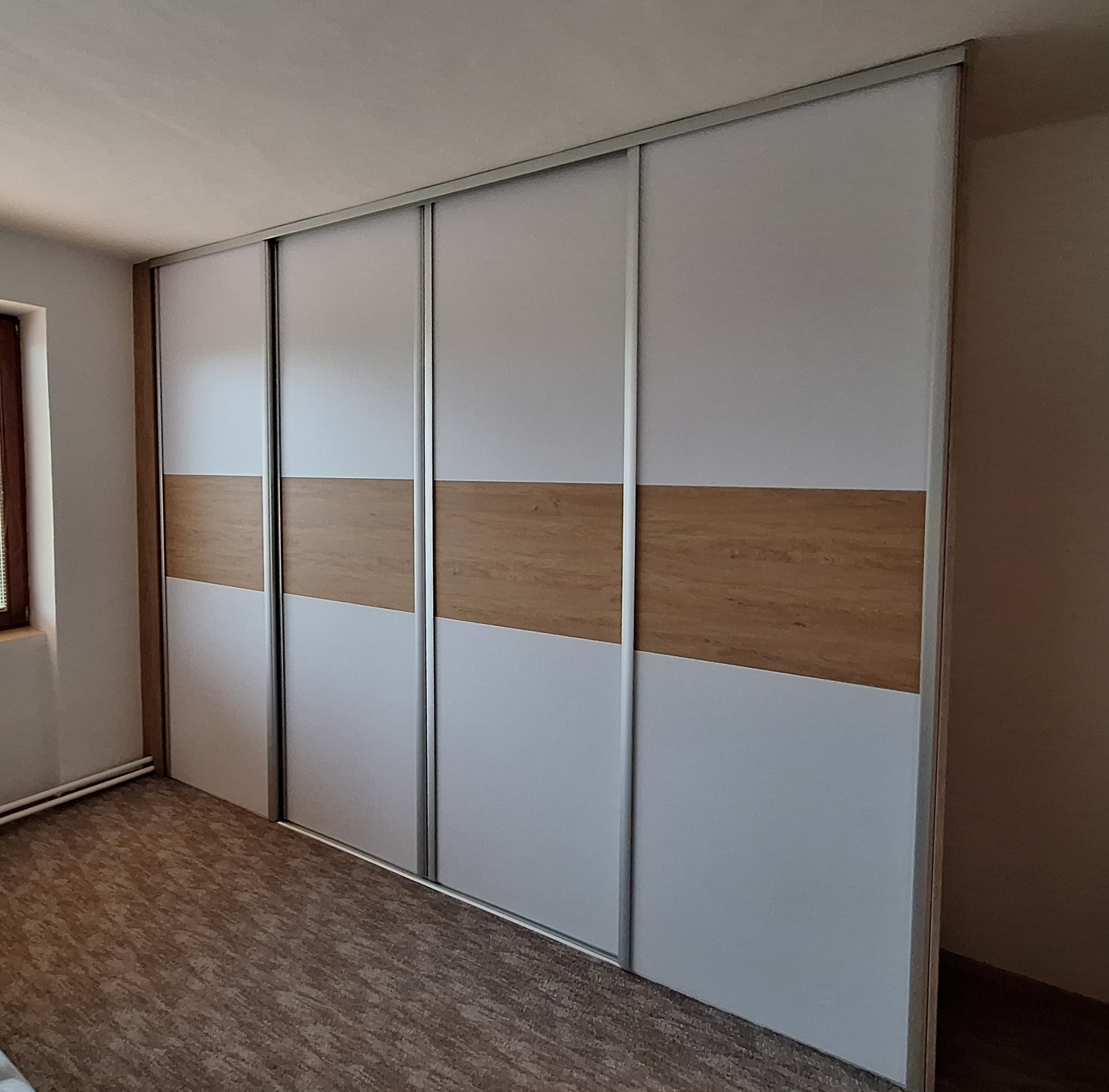 Vstavaná skriňa